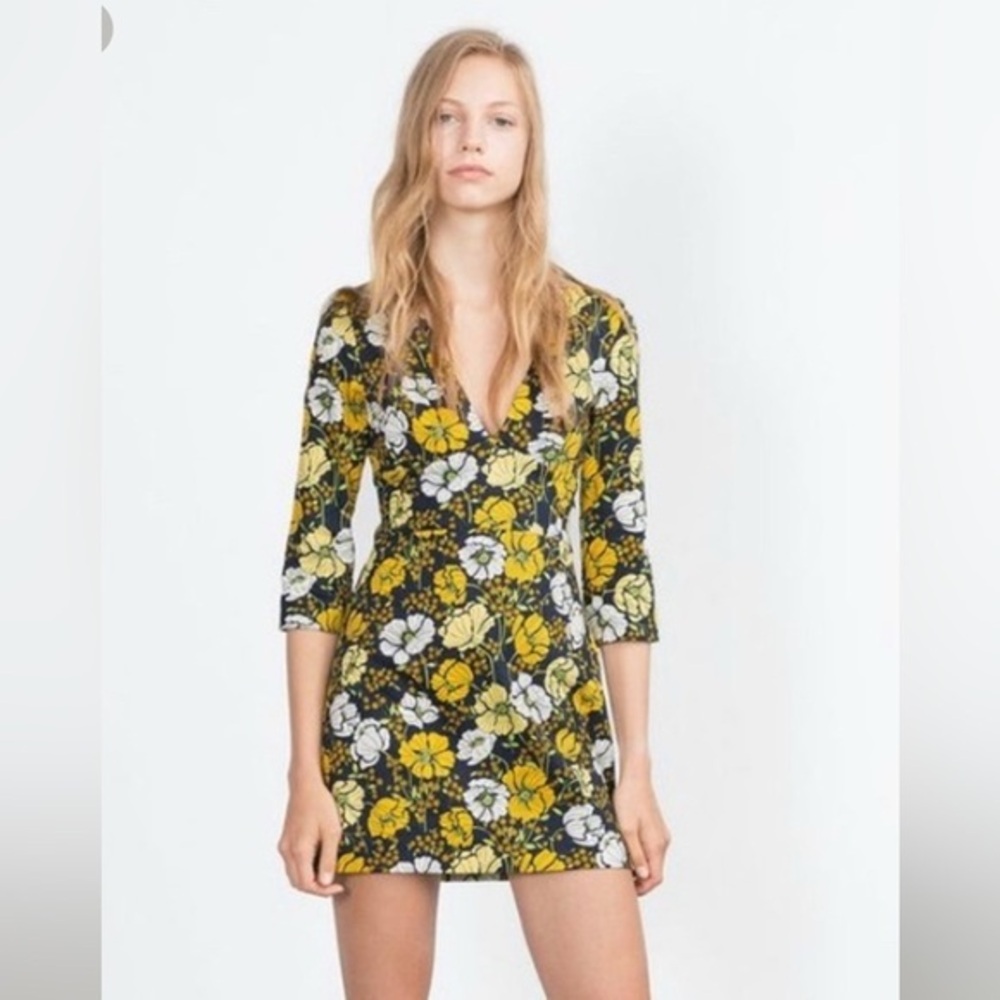 Zara | Women's Retro 70's Yellow Floral Deep V-neck 3/4 Sleeve Mini size small